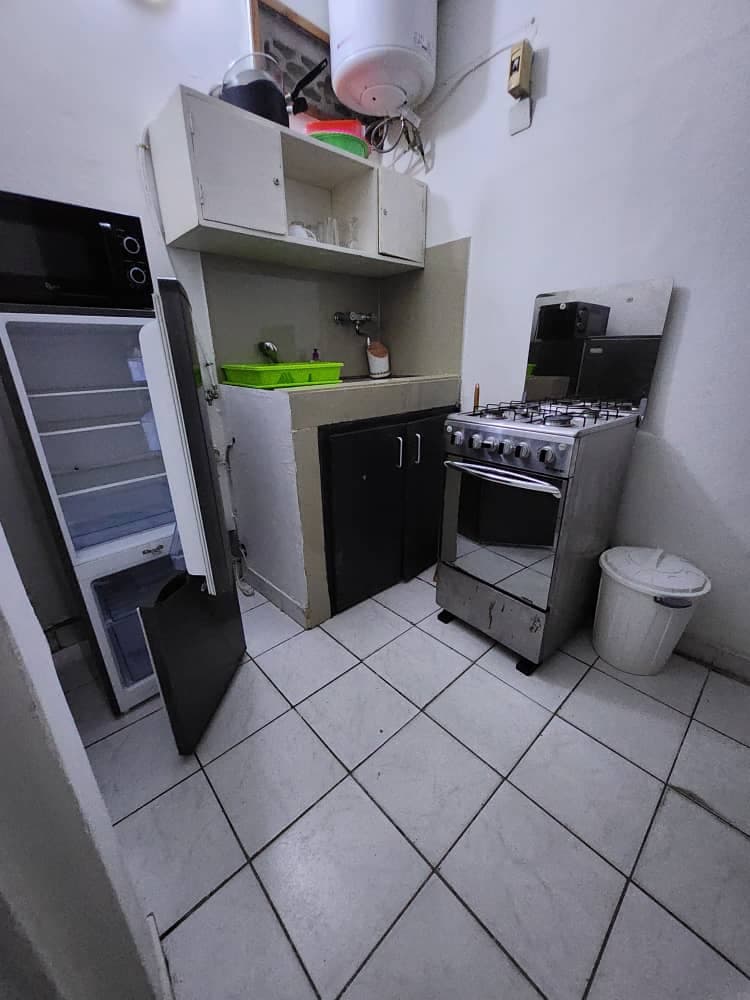 Kitchenette avec réfrigérateur et cuisinière